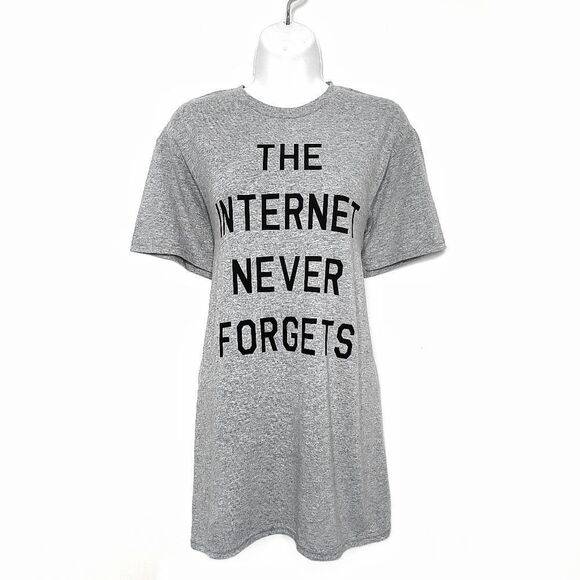 3/$15 | The Internet Never Forgets Graphic Tee | S - Picture 1 of 7